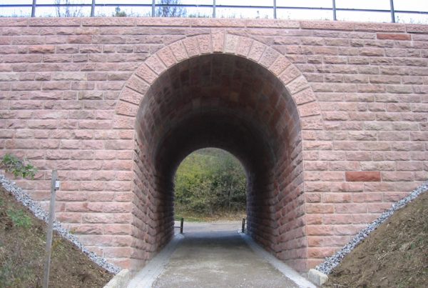 Instandsetzung von Tunnelbauwerken, Tunnelportalen und Stützmauern
